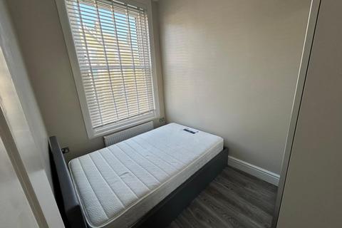1 bedroom flat to rent, Cleve Road, South Hampstead NW6