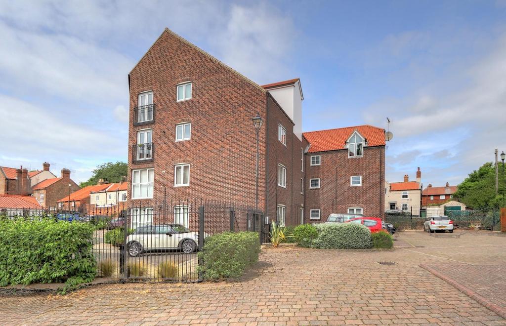 Sheraton House, Blandford Close, TS20 2 bed apartment £115,000