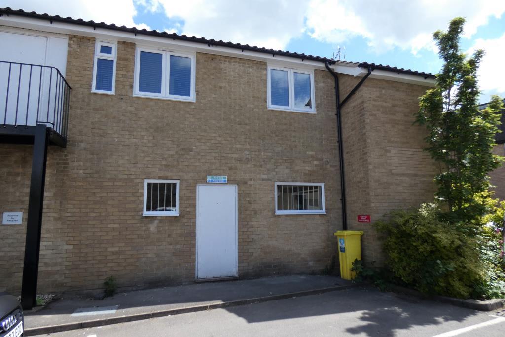 Burford Road, Carterton, Oxon, OX18 2DQ 1 bed apartment £795 pcm (£