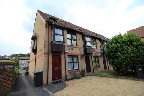 1 bedroom apartment to rent, Pilgrims Close, N13