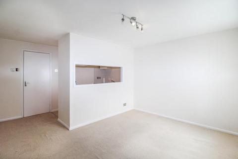 1 bedroom apartment to rent, Pilgrims Close, N13