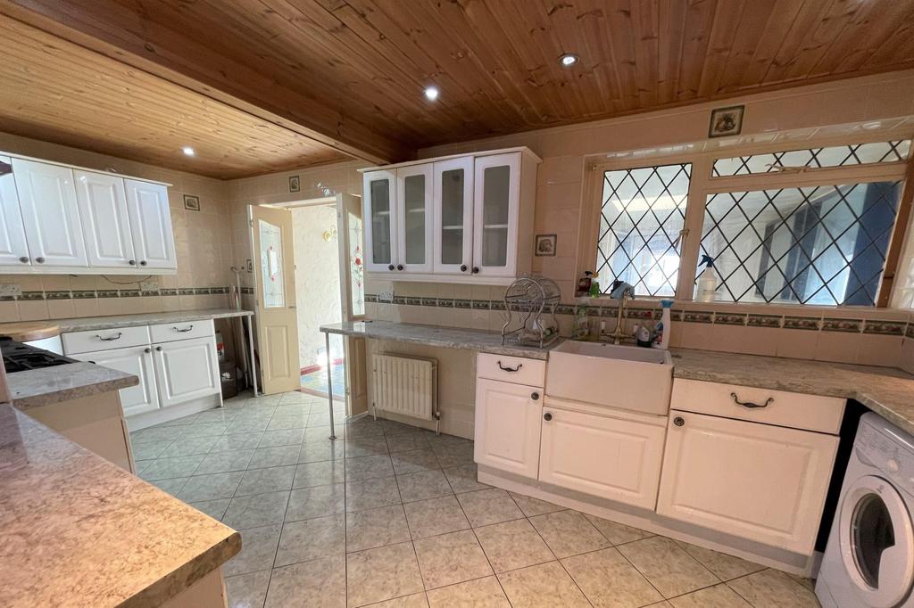 Ferndown 3 bed terraced house £275,000