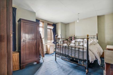 14 Dancer Road, Richmond, TW9 4LA