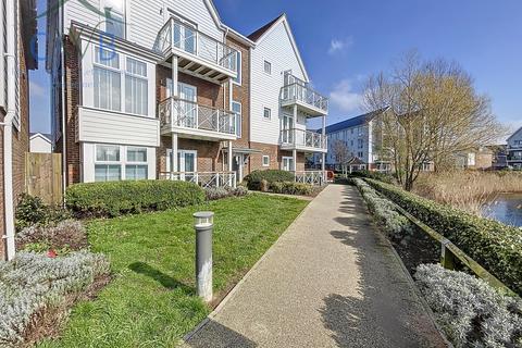 2 bedroom flat for sale, Holborough Lakes, ME6 5FQ