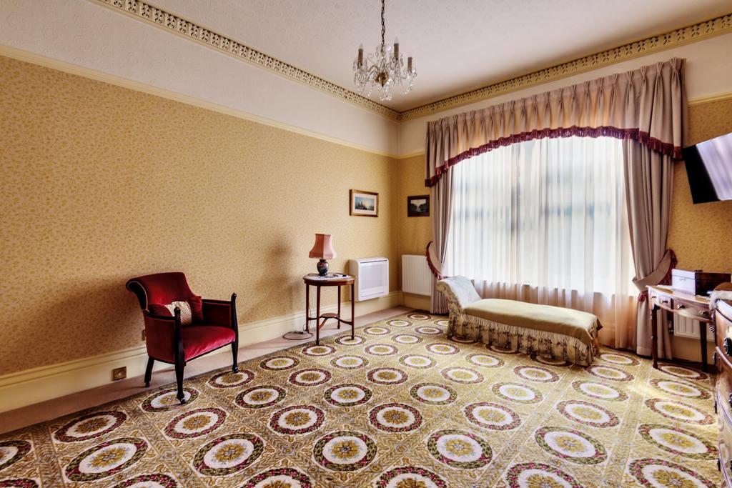 Upper through room