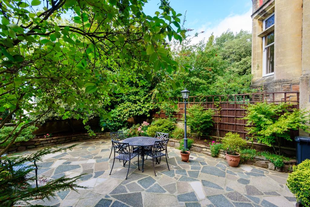 Courtyard garden