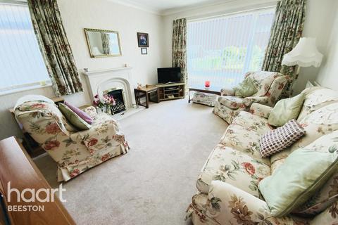 2 bedroom semi-detached bungalow for sale - Ravenhill Close, Beeston