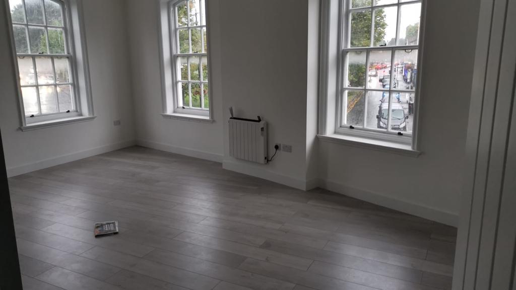 High Street, Esher, Surrey 2 bed flat to rent £2,150 pcm (£496 pw)