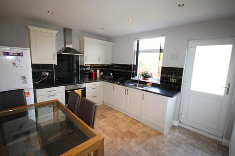 3 bedroom semi-detached house to rent, Holly Bank Road, Holgate, York, YO24