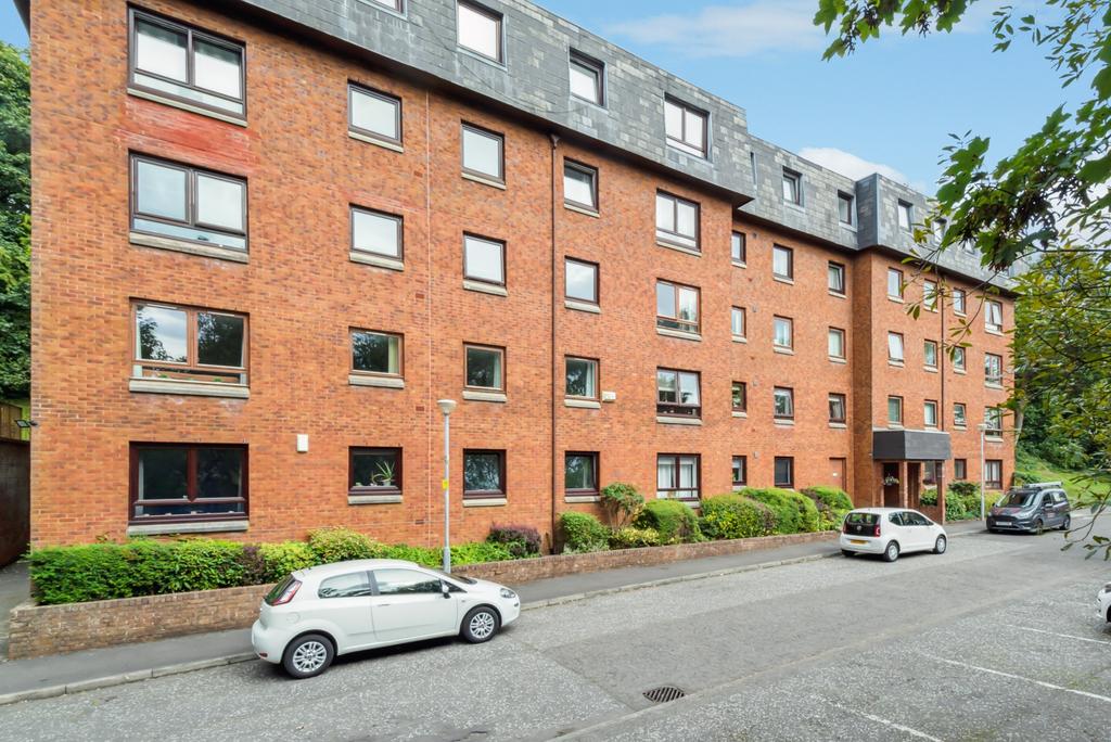 Camphill Avenue, Flat 1/2, Shawlands... 2 bed flat £155,000