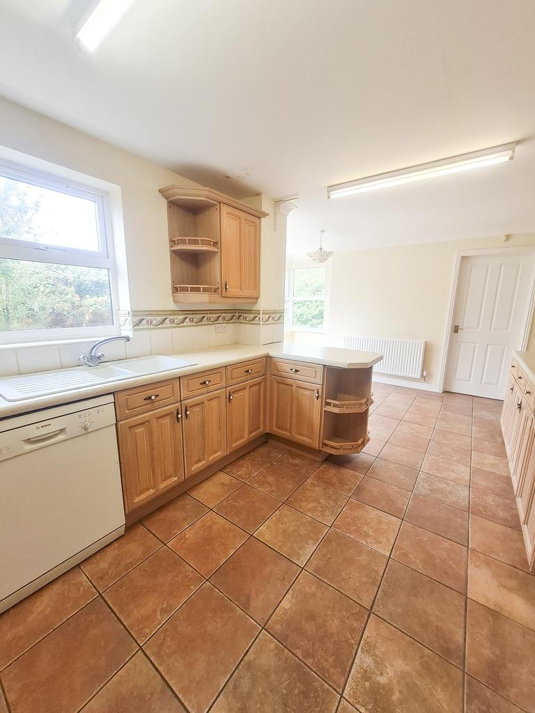 Long Leys Road, Lincoln, LN1 4 bed detached house £1,400 pcm (£323 pw)