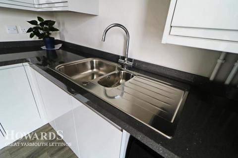 1 bedroom apartment to rent, Riverside Road, Gorleston