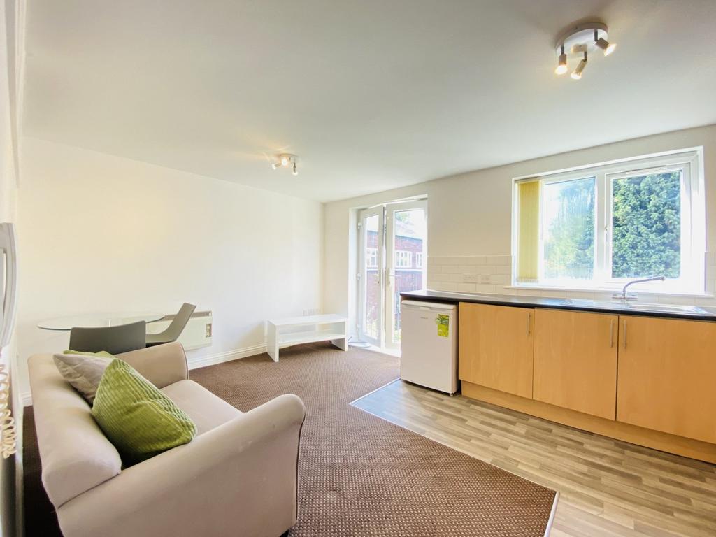 London Road, Hazel Grove, Stockport, SK7 1 bed flat £715 pcm (£165 pw)