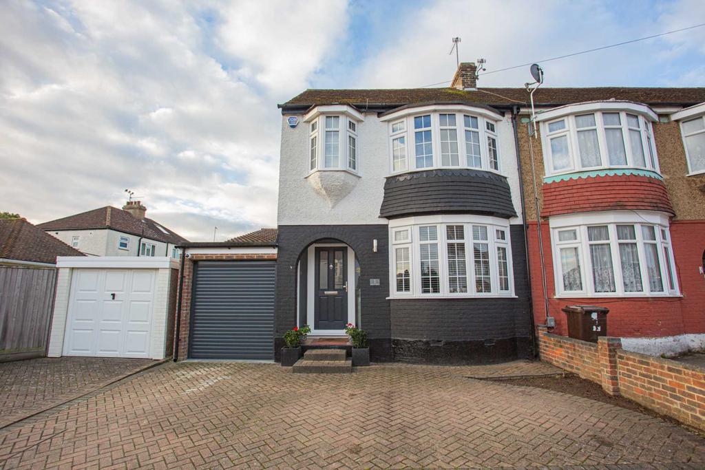 Gerrard Avenue, Rochester 4 bed end of terrace house £450,000