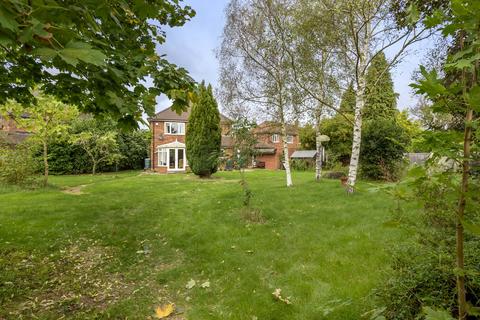 46 Southfields, East Molesey, KT8 0BP
