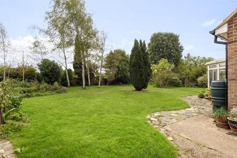 46 Southfields, East Molesey, KT8 0BP