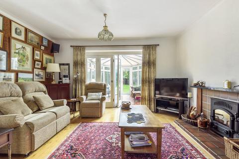 46 Southfields, East Molesey, KT8 0BP