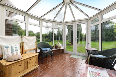 46 Southfields, East Molesey, KT8 0BP