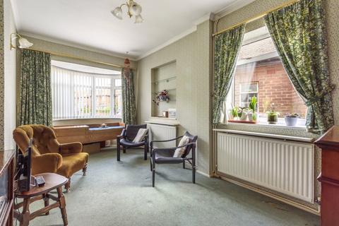 46 Southfields, East Molesey, KT8 0BP