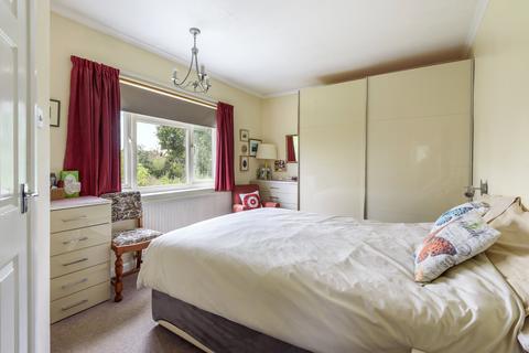 46 Southfields, East Molesey, KT8 0BP