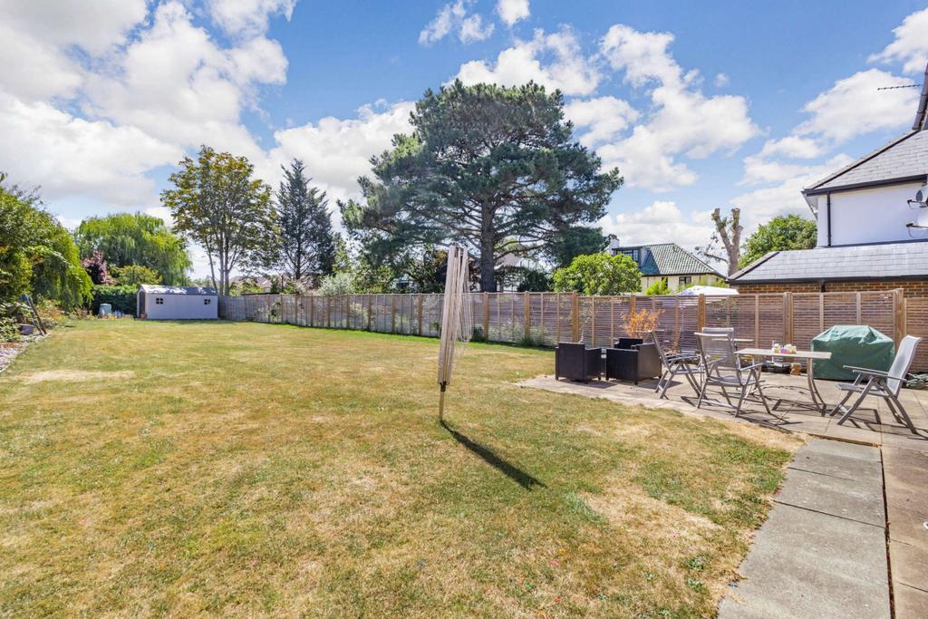 Clonard Way, Hatch End, Pinner HA5 4 bed detached house £1,400,000