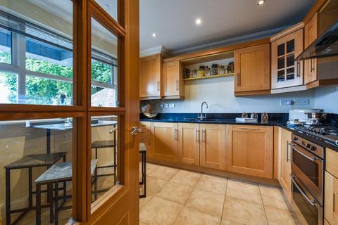 3 bedroom house for sale, St Swithuns Court, Winchester