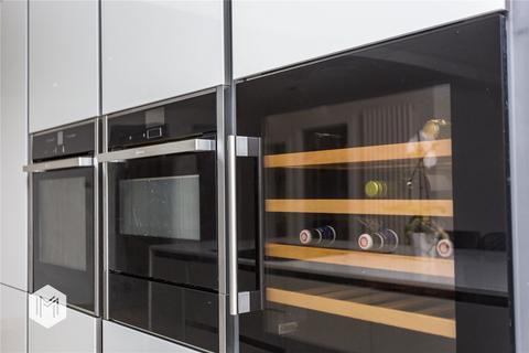 1 Canmore Close, Bolton, BL3 4TN