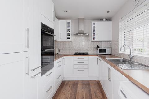 11 Fairholme Crescent, Ashtead, KT21 2HN