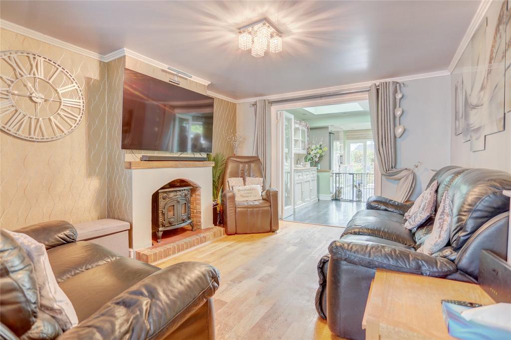 Chanctonbury Road, Burgess Hill, East Sussex, RH15 4 bed semidetached