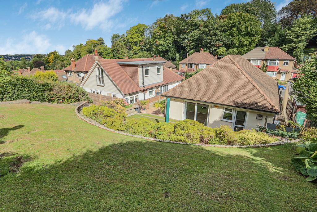 Mead Way, Coulsdon 2 bed detached bungalow £565,000