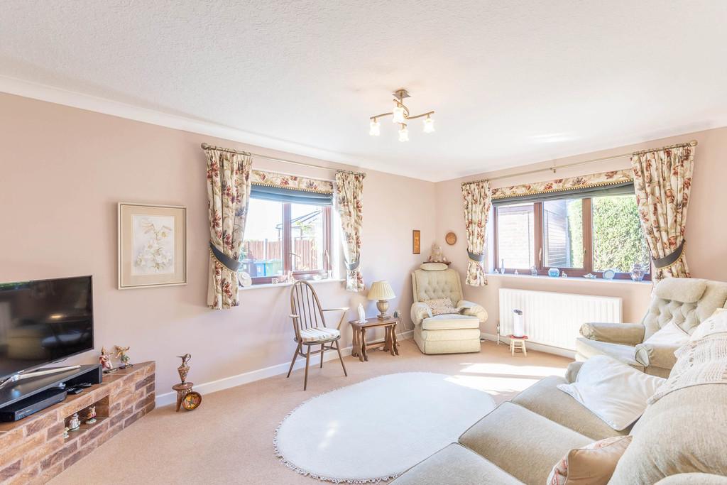 Lindrick Court, Retford 3 bed detached bungalow £300,000