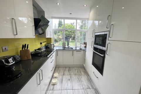 27 Bourton Road, Solihull, B92 8AY