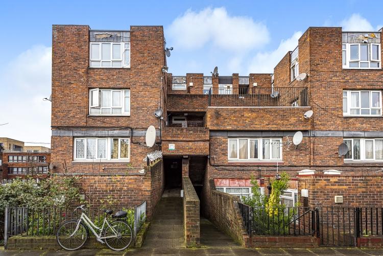 Carlton Grove London SE15 1 bed apartment £1,400 pcm (£323 pw)