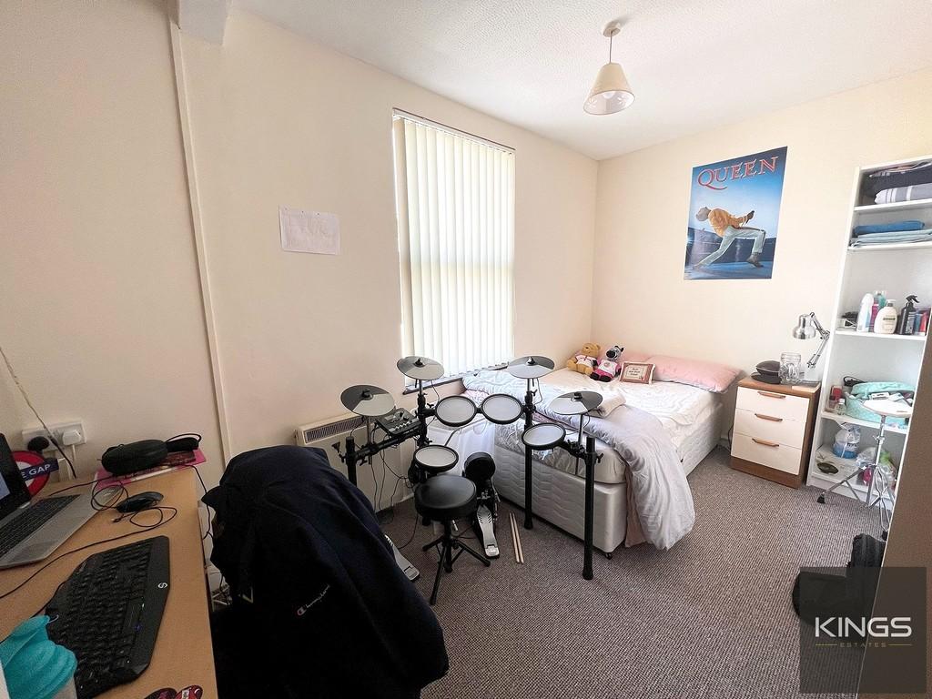 Boulton Road, Southsea 1 bed property £300 pcm (£69 pw)