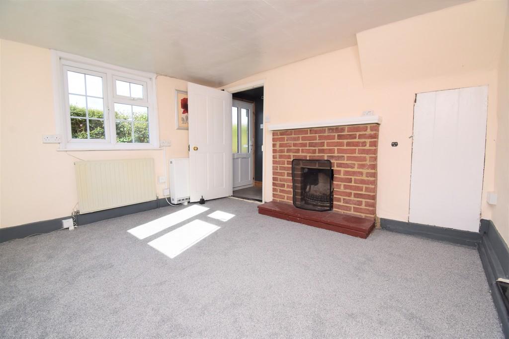 bakers-lane-black-notley-braintree-2-bed-cottage-995-pcm-230-pw