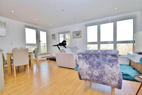 2 bedroom penthouse to rent - Constitution Hill, Woking