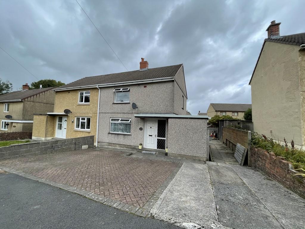 Rhosnewydd, Tumble 2 bed semidetached house £125,000