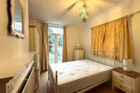 1 bedroom ground floor maisonette to rent, Esmond Road, Kilburn