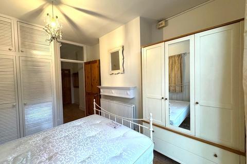 1 bedroom ground floor maisonette to rent, Esmond Road, Kilburn