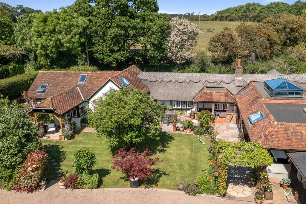 Magpie Lane, Coleshill, Amersham, Buckinghamshire, HP7 4 bed detached