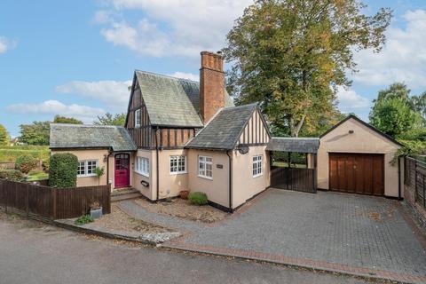 3 bedroom detached house for sale - Preston Road, Gosmore, Hitchin, Herts SG4 7QR
