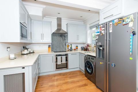 68 Oxhawth Crescent, Bromley, BR2 8BL