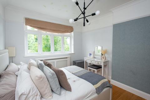 68 Oxhawth Crescent, Bromley, BR2 8BL