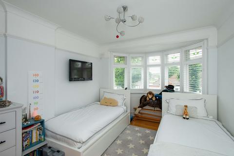 68 Oxhawth Crescent, Bromley, BR2 8BL