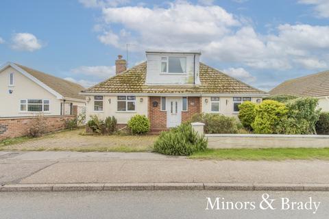4 bedroom detached bungalow for sale - Second Avenue, Caister-on-sea