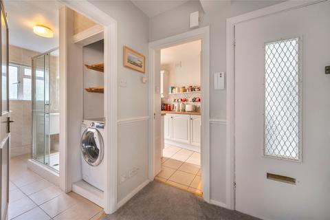 18, Queens Court Queens Road, Richmond, TW10 6LA