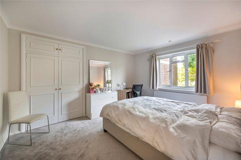 18, Queens Court Queens Road, Richmond, TW10 6LA