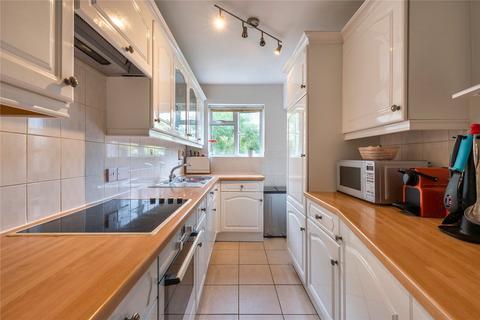 18, Queens Court Queens Road, Richmond, TW10 6LA