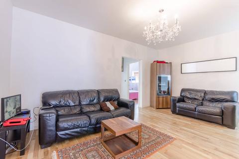 2 bedroom flat for sale - Markhouse Road, Walthamstow, London, E17