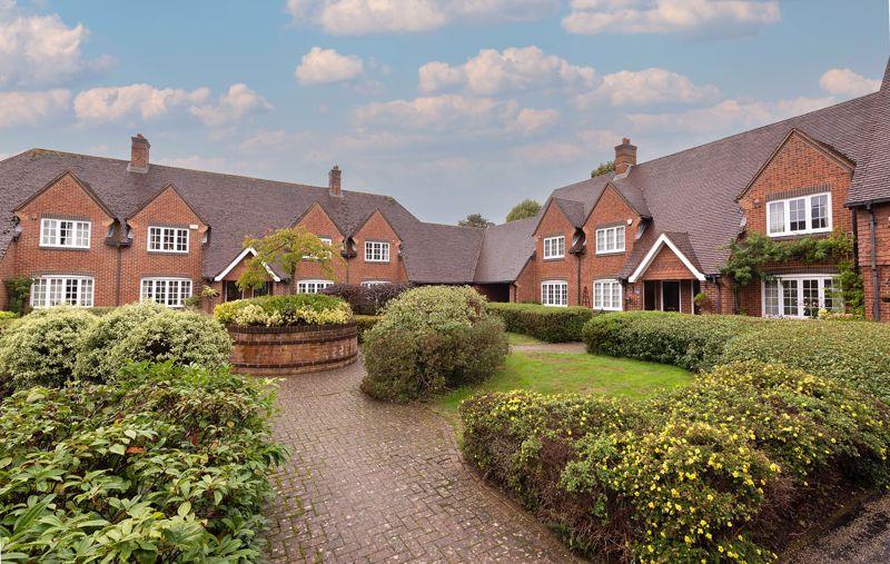 Ground Floor Apartment Haydens Mews, Tonbridge, TN9 1PZ 2 bed